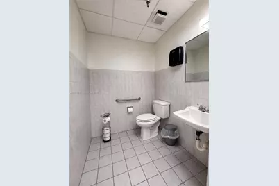 2250 NW 102nd Pl, Doral, FL 33172 - Photo 18