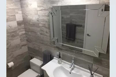 485 Brickell Ave #1811, Miami, FL 33131 - Photo 12
