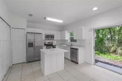 2992 SE 15th Ave, Homestead, FL 33035 - Photo 2
