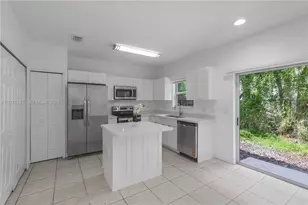 2992 SE 15th Ave, Homestead, FL 33035 - Photo 2