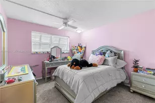 1231 W Fairway Rd, Pembroke Pines, FL 33026 - Photo 22