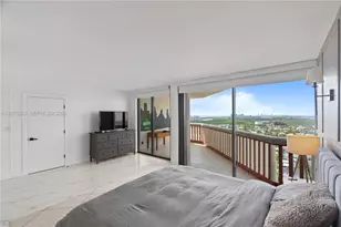1000 W Island Blvd, Aventura, FL 33160 - Photo 48