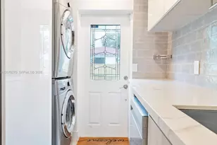 22 NE 44th St, Miami, FL 33137 - Photo 26