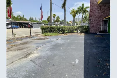 15551 W Dixie Hwy, North Miami Beach, FL 33162 - Photo 10