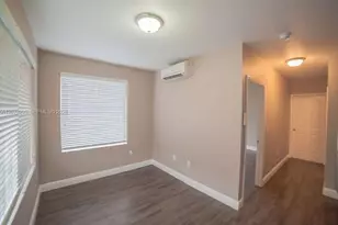 1752 NW 1st St, Miami, FL 33125 - Photo 2