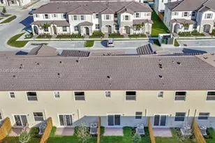 2574 SE 29th St, Homestead, FL 33035 - Photo 2