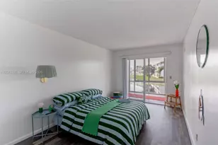 2052 E Harwood E, Deerfield Beach, FL 33442 - Photo 8