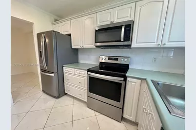 581 Blue Heron Dr #212-B, Hallandale Beach, FL 33009 - Photo 14