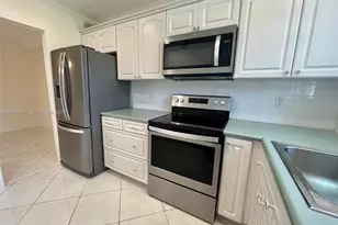 581 Blue Heron Dr, Hallandale Beach, FL 33009 - Photo 14