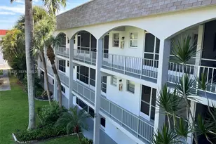 581 Blue Heron Dr, Hallandale Beach, FL 33009 - Photo 2
