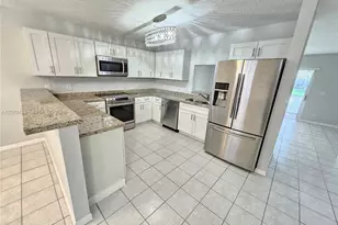 9505 NW 42nd St, Sunrise, FL 33351 - Photo 4