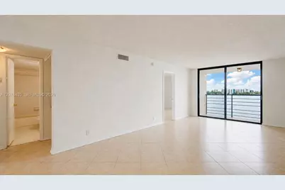 114 Lake Emerald Dr #409, Oakland Park, FL 33309 - Photo 2