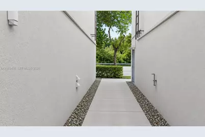 10770 NW 138th St #1, Hialeah Gardens, FL 33018 - Photo 14