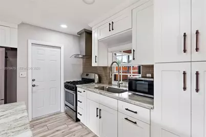 8397 NW 25th Ct, Sunrise, FL 33322 - Photo 12
