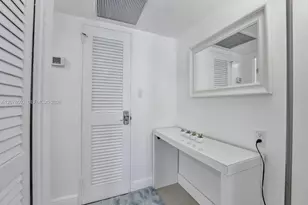 5225 Collins Ave, Miami Beach, FL 33140 - Photo 16