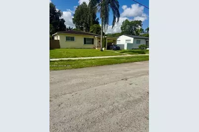 270 NE 169th St, North Miami Beach, FL 33162 - Photo 2