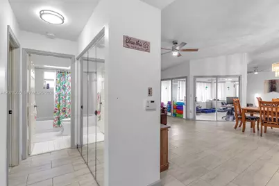 527 SE 27th Dr, Homestead, FL 33033 - Photo 12
