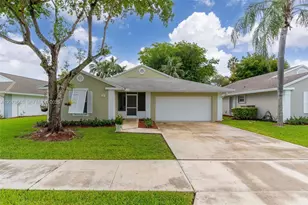 527 SE 27th Dr, Homestead, FL 33033 - Photo 2