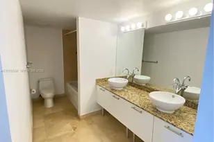 41 SE 5th St, Miami, FL 33131 - Photo 14