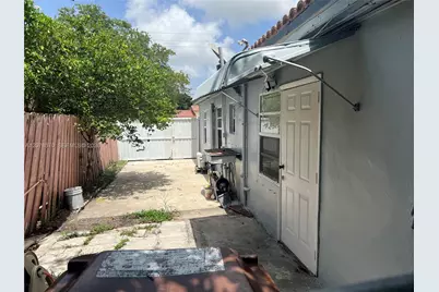 5490 W 2nd Ave, Hialeah, FL 33012 - Photo 18