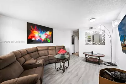 2093 W 54th Ter #38, Hialeah, FL 33016 - Photo 10