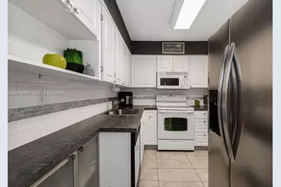 17800 Atlantic Blvd #203, Sunny Isles Beach, FL 33160 - Photo 4