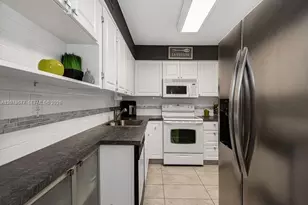 17800 Atlantic Blvd, Sunny Isles Beach, FL 33160 - Photo 4