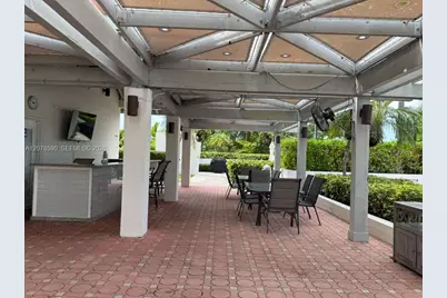 1000 W Island Blvd #1010, Aventura, FL 33160 - Photo 40