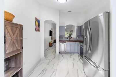 2140 NW 78th Ave #204, Pembroke Pines, FL 33024 - Photo 4