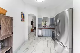 2140 NW 78th Ave, Pembroke Pines, FL 33024 - Photo 4