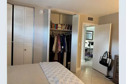 1100 NE 1st Ct #102, Hallandale Beach, FL 33009 - Photo 10