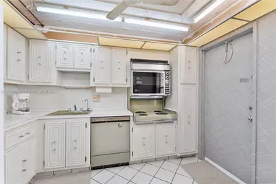 2661 S Course Dr #805, Pompano Beach, FL 33069 - Photo 6