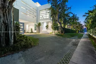 440 S Hibiscus Dr, Miami Beach, FL 33139 - Photo 4