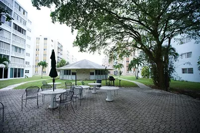 300 NE 12th Ave #703, Hallandale Beach, FL 33009 - Photo 4