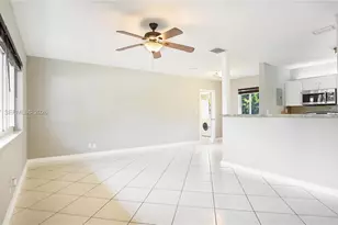 903 NE 2nd St, Hallandale Beach, FL 33009 - Photo 16