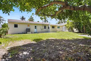 903 NE 2nd St, Hallandale Beach, FL 33009 - Photo 34