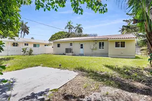 903 NE 2nd St, Hallandale Beach, FL 33009 - Photo 32