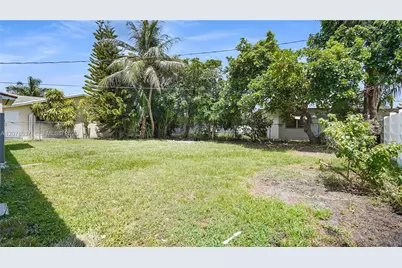 903 NE 2nd St, Hallandale Beach, FL 33009 - Photo 32
