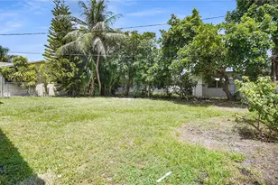 903 NE 2nd St, Hallandale Beach, FL 33009 - Photo 32