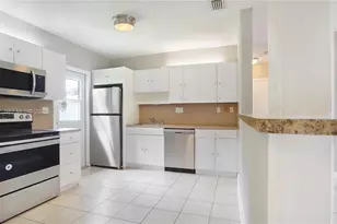 903 NE 2nd St, Hallandale Beach, FL 33009 - Photo 6