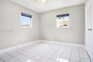 903 NE 2nd St, Hallandale Beach, FL 33009 - Photo 24