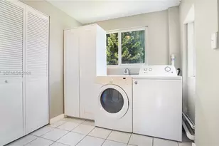 903 NE 2nd St, Hallandale Beach, FL 33009 - Photo 10