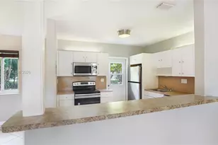 903 NE 2nd St, Hallandale Beach, FL 33009 - Photo 6