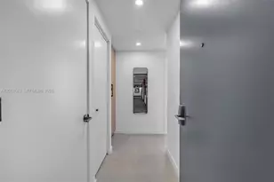 121 NE 5th St, Miami, FL 33132 - Photo 24