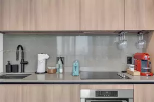 121 NE 5th St, Miami, FL 33132 - Photo 8