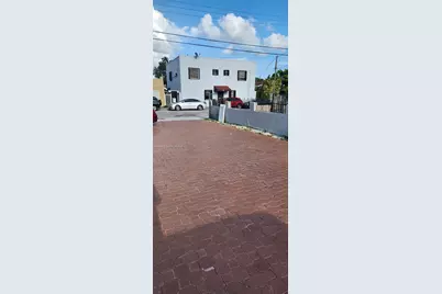 150 NW 17th Ct, Miami, FL 33125 - Photo 18