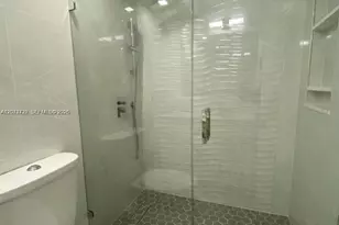 6039 Collins Ave, Miami Beach, FL 33140 - Photo 20