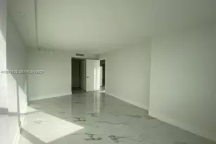 6039 Collins Ave, Miami Beach, FL 33140 - Photo 12
