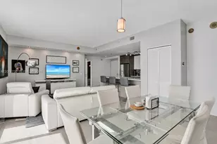300 S Biscayne Blvd, Miami, FL 33131 - Photo 8