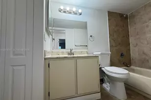 746 NW 105th Pl, Miami, FL 33172 - Photo 16